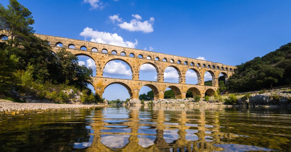 Qu’est ce qui fait du Pont-Du-Gard, un ouvrage emblematique de l’époque Romaine ?